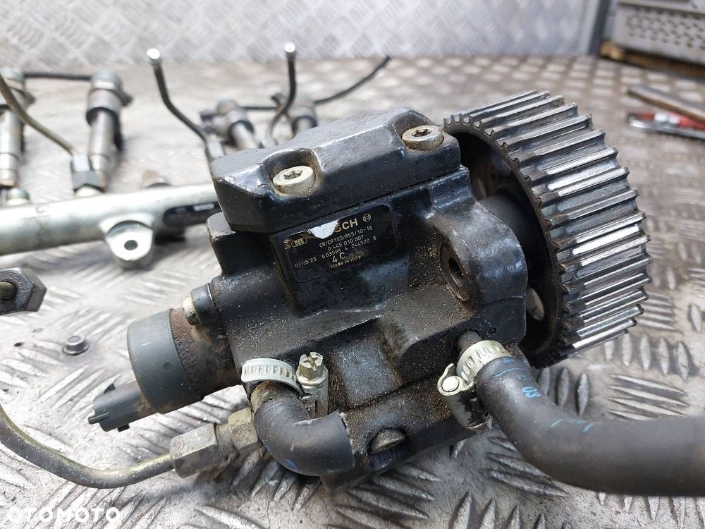 POMPA WTRYSKOWA WTRYSKIWACZE KOMPLET LANCIA LYBRA I 1.9 JTD 0445110119 - 2