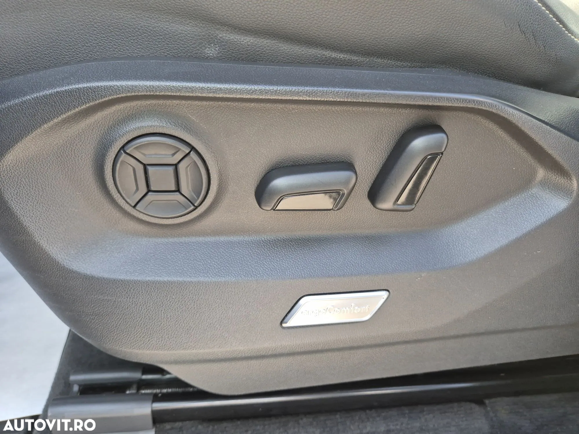 Volkswagen Touareg - 17