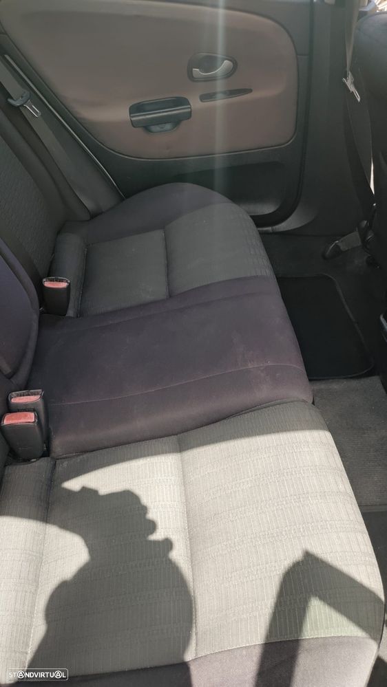 Mitsubishi Carisma HB 1.9 Di-D HP Avance - 2