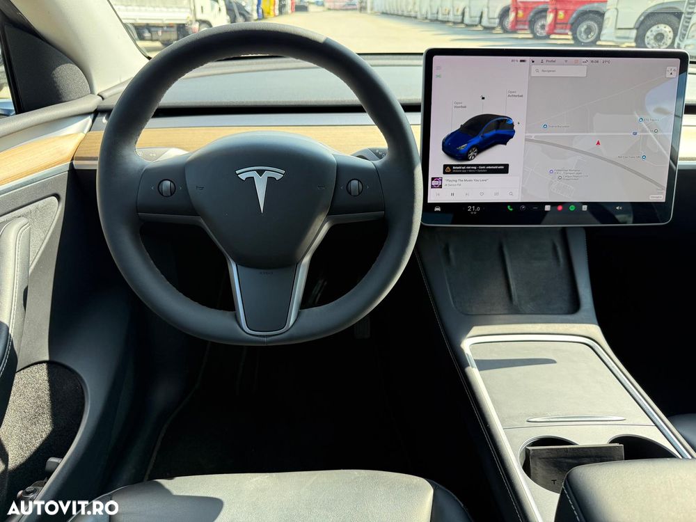 Tesla Model Y - 10