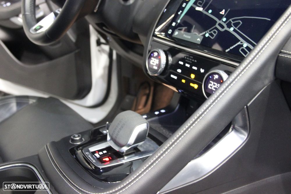 Jaguar E-Pace 1.5 P300e R-Dynamic SE AWD Aut. - 26
