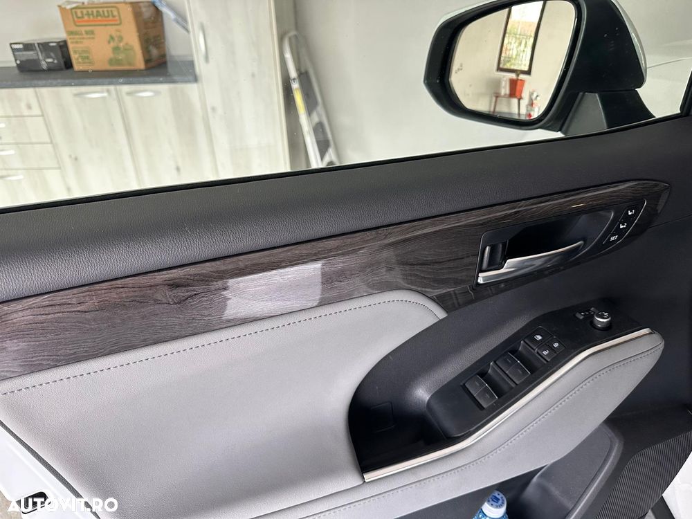 Toyota Highlander 2.5 L Dynamic Force 248CP Luxury Pearly - 10