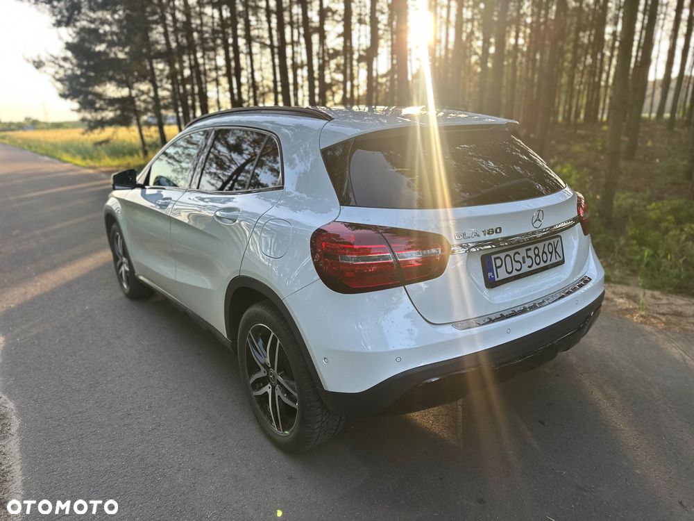 Mercedes-Benz GLA 180 7G-DCT Urban - 12