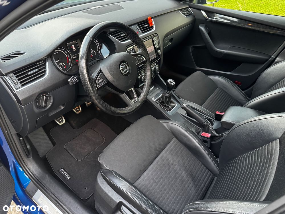 Skoda Octavia 2.0 TDI RS - 29