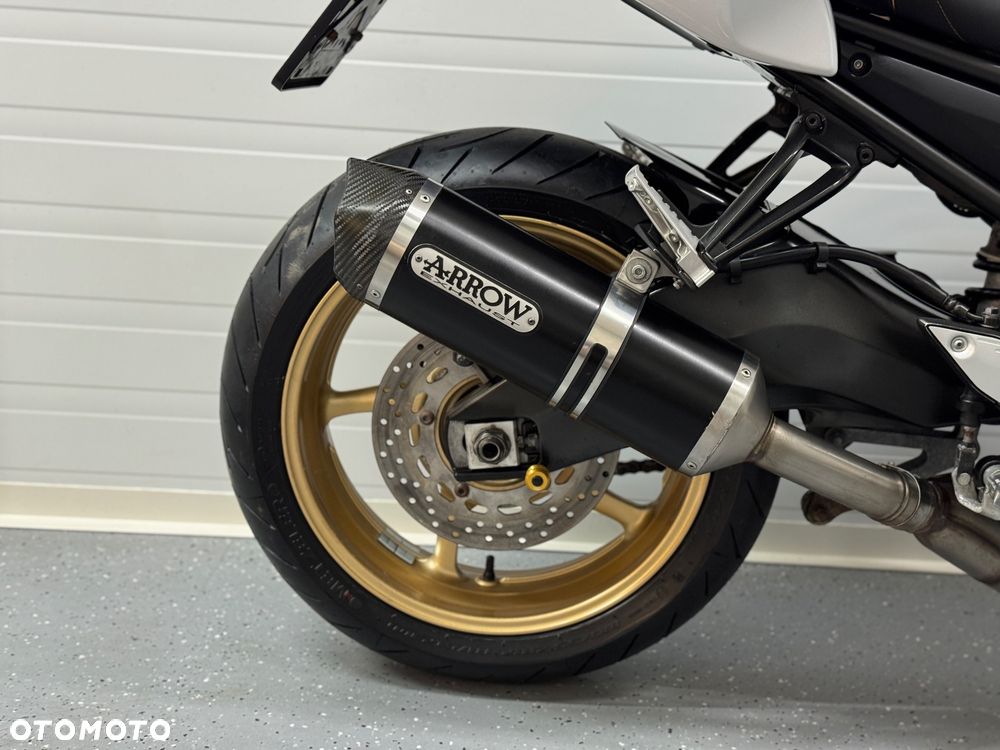 Yamaha FZ8 - 4