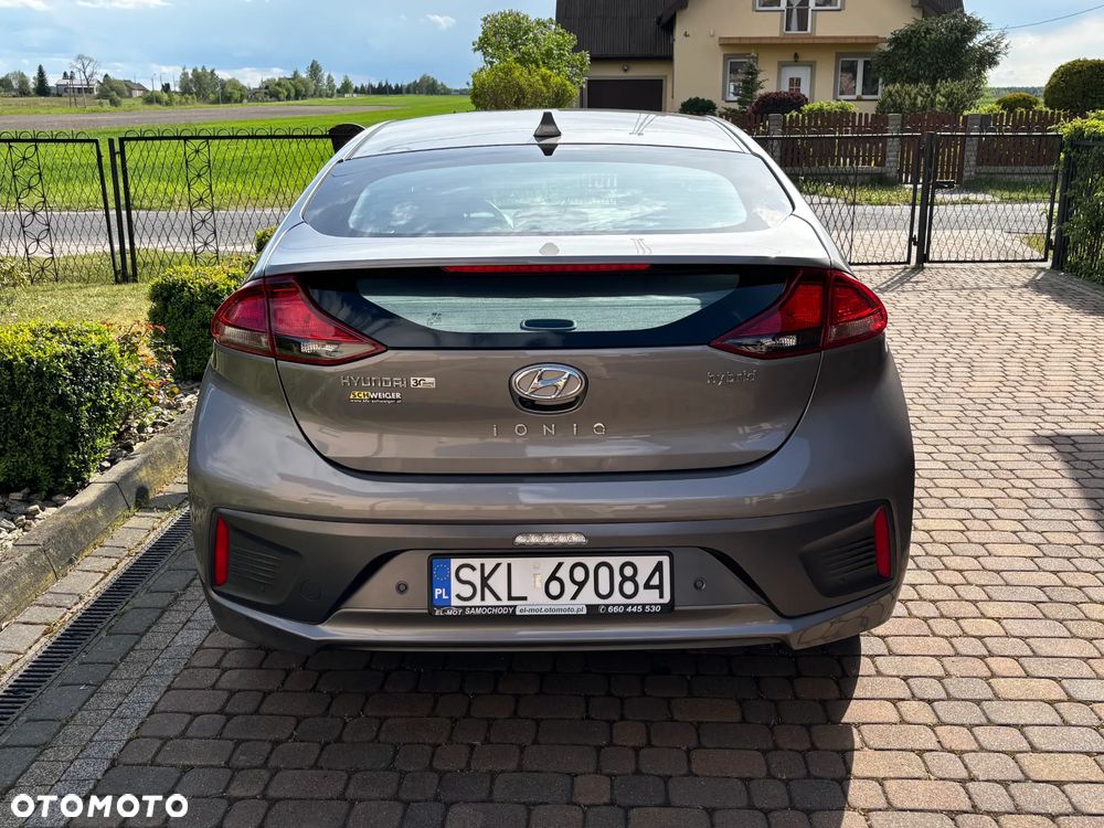 Hyundai IONIQ - 3