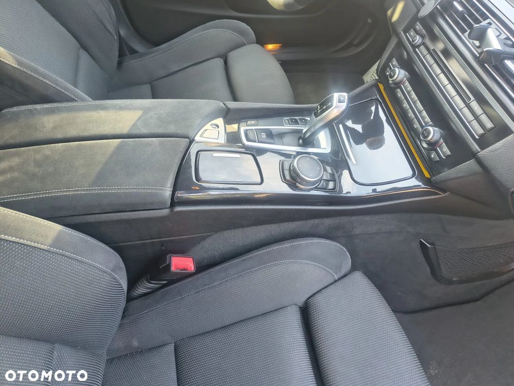 BMW Seria 5 520d M Sport - 30
