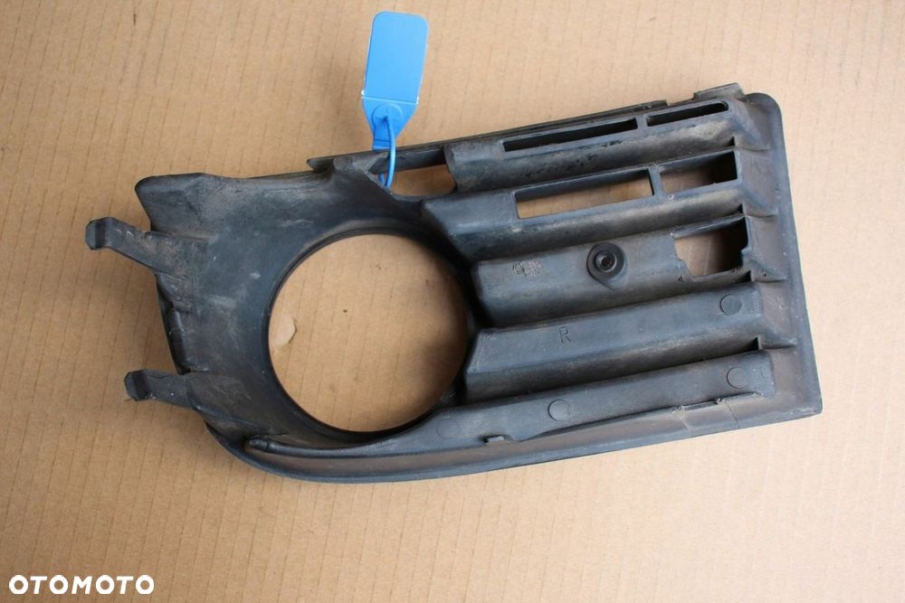 Kratka zderzaka osłona obudowa halogenu PRAWA VW Golf V (5343) - 4