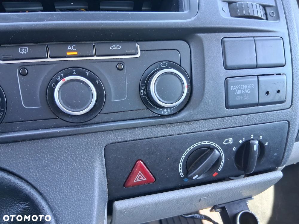Volkswagen Transporter - 18