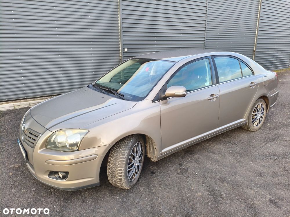 Toyota Avensis 1.8 VVT-i Luna - 1