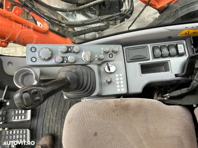 Hitachi ZX 250LC-6 - 11