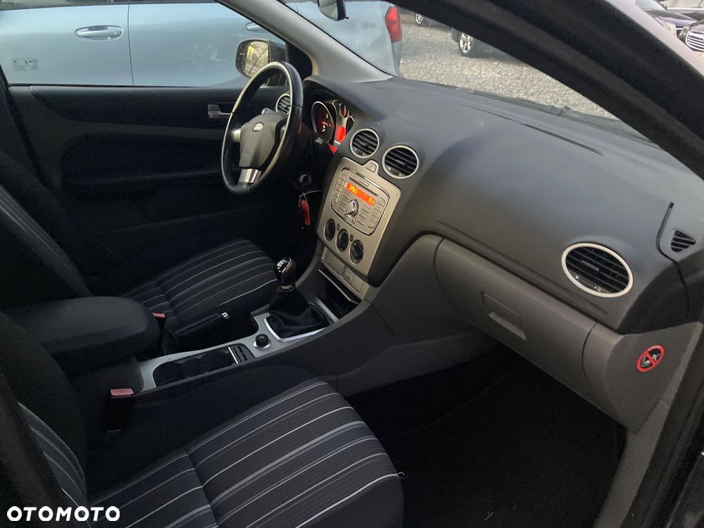 Ford Focus 1.6 16V Ambiente - 10