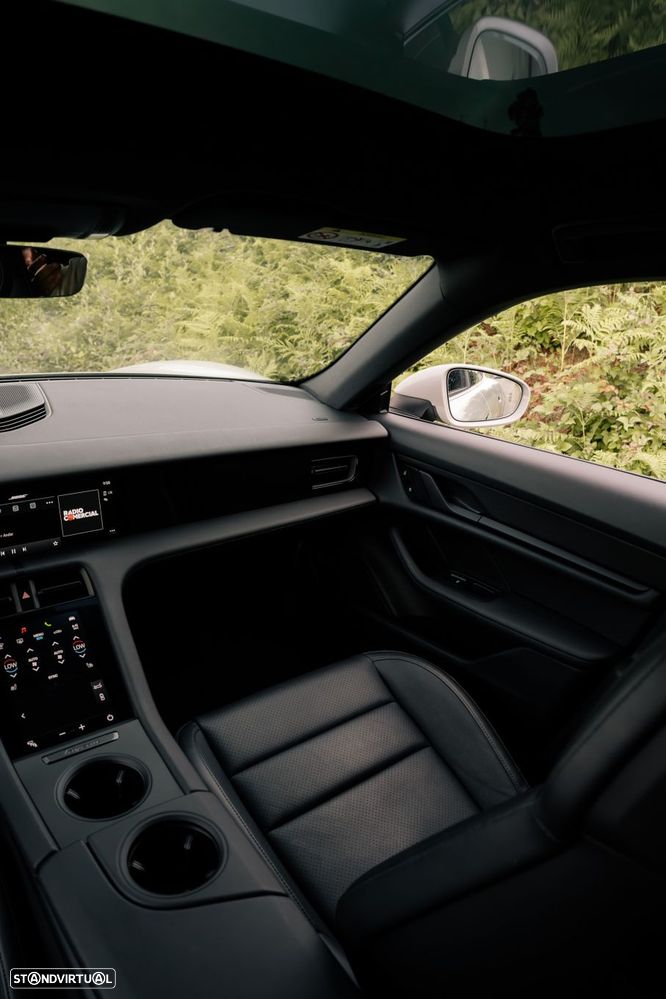 Porsche Taycan Sport Turismo - 30