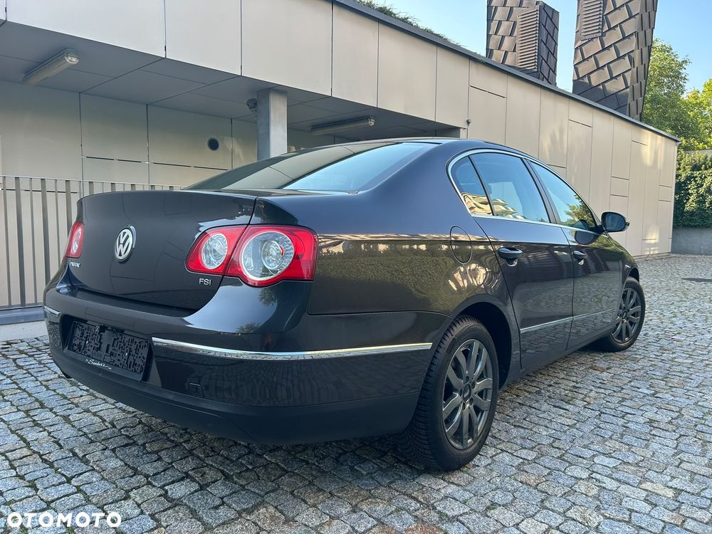 Volkswagen Passat 1.6 FSI Comfortline - 6