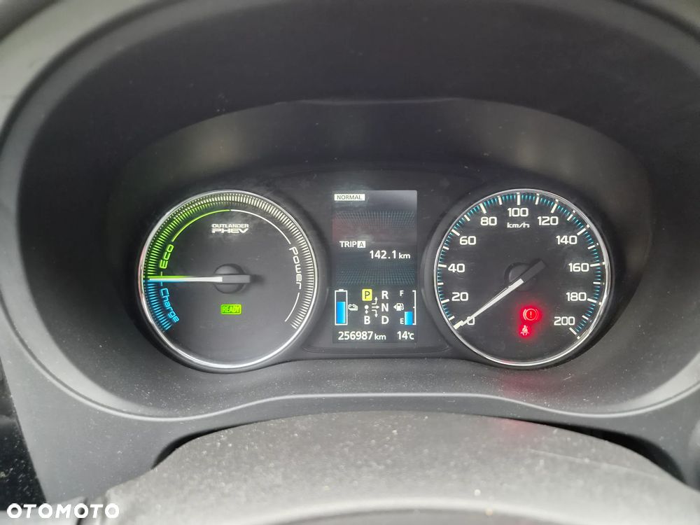 Mitsubishi Outlander - 33