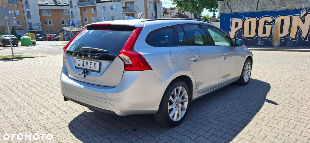 Volvo V60 D2 Summum - 8