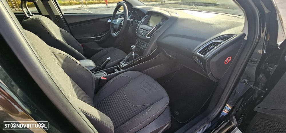 Ford Focus SW 1.5 TDCi Titanium — fotografia 14