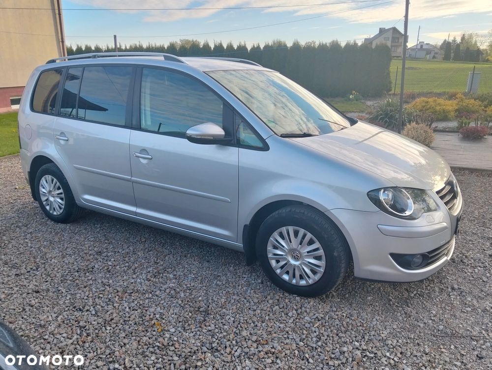 Volkswagen Touran 1.6 Conceptline - 2
