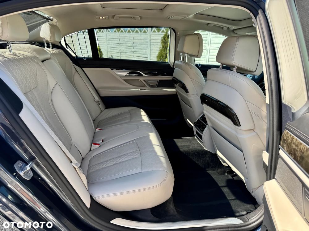BMW Seria 7 750i xDrive Edition Exclusive - 21