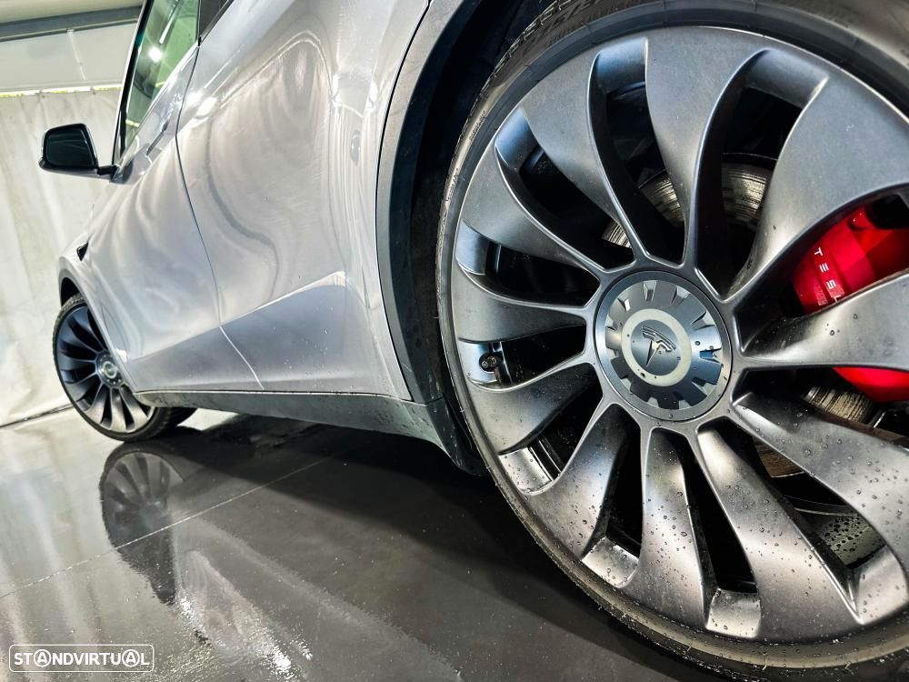 Tesla Model Y Performance Dual Motor AWD - 8
