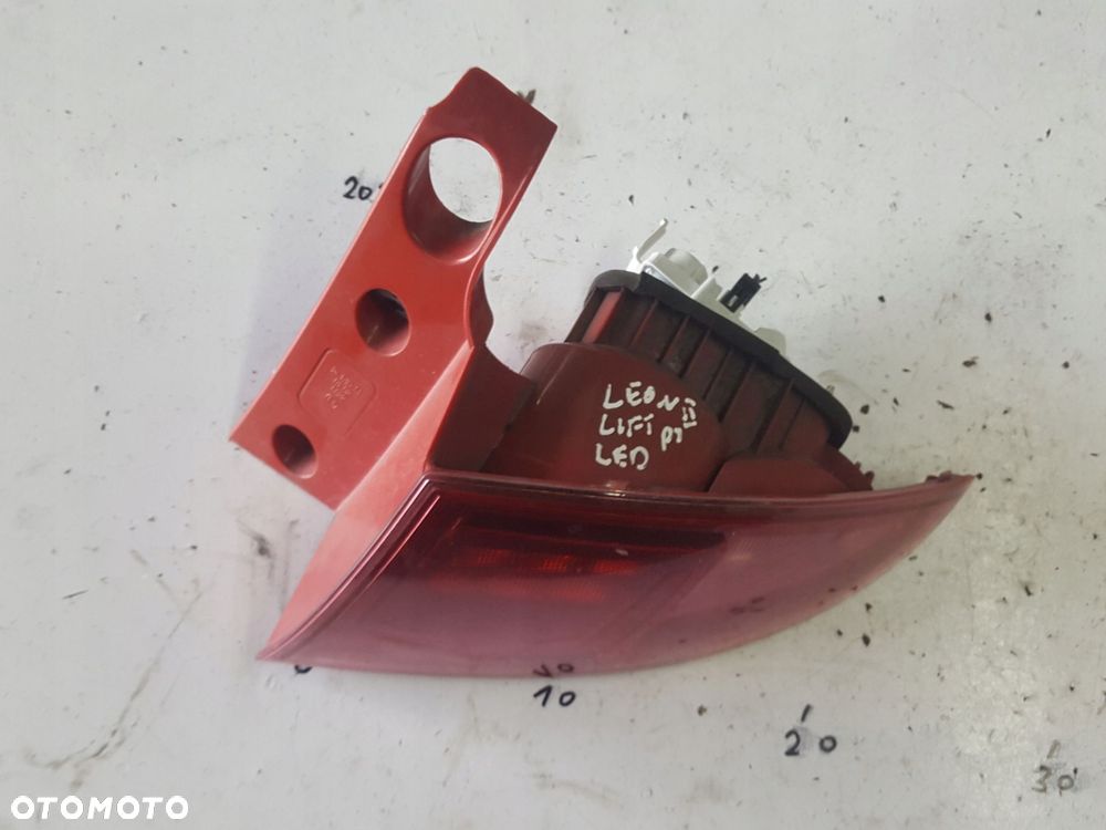 SEAT LEON 2 II LIFT 09-12r LAMPA LED PRAWA TYŁ TYLNA - 4