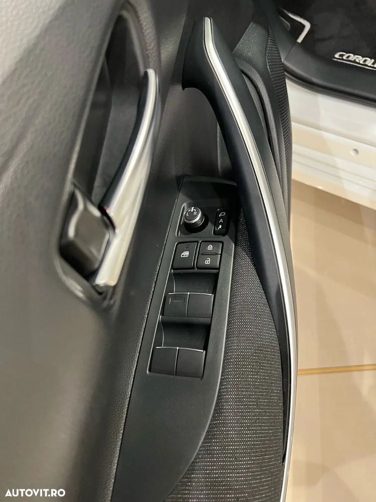 Toyota Corolla 1.8 HSD Business - 12