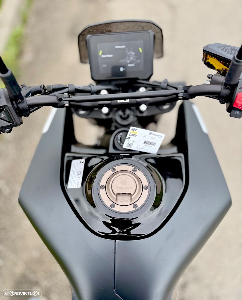 Husqvarna Svartpilen 801 - 21