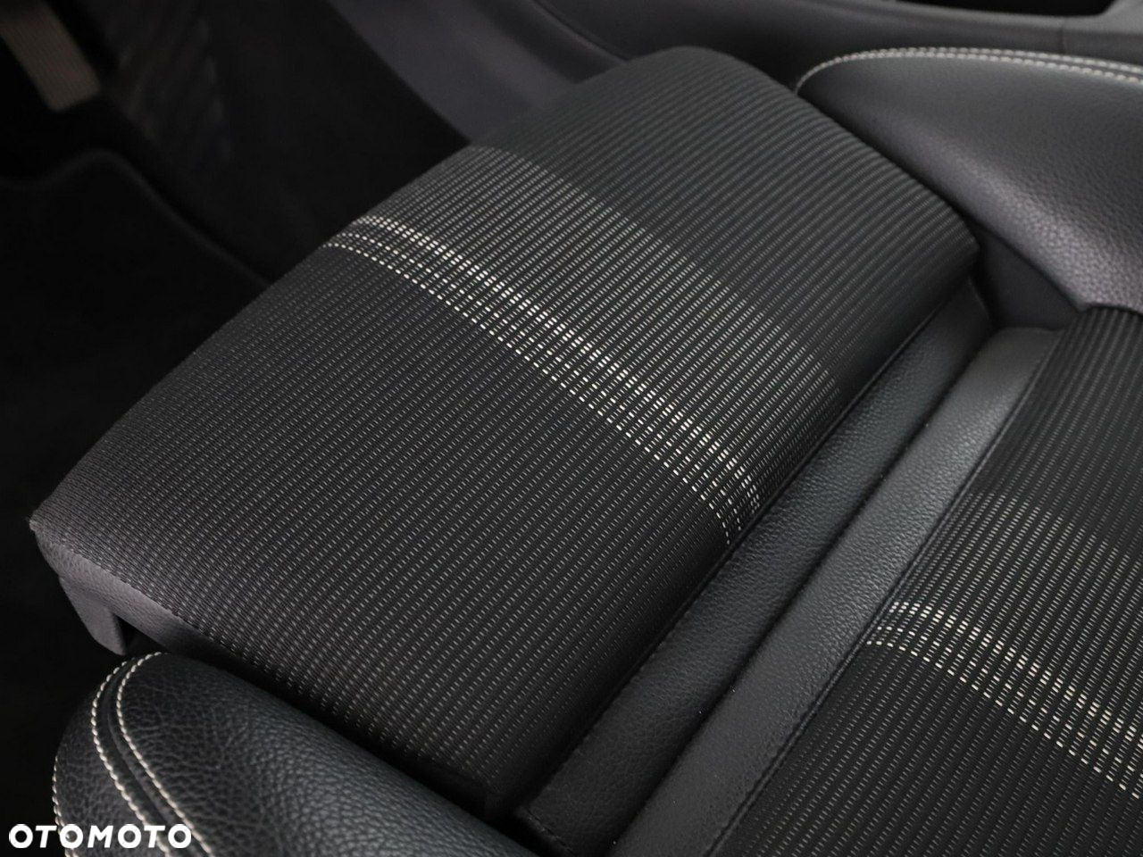 Mercedes-Benz GLA 180 7G-DCT Activity Edition - 37