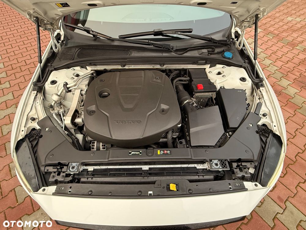 Volvo V60 D4 AWD R-Design - 33