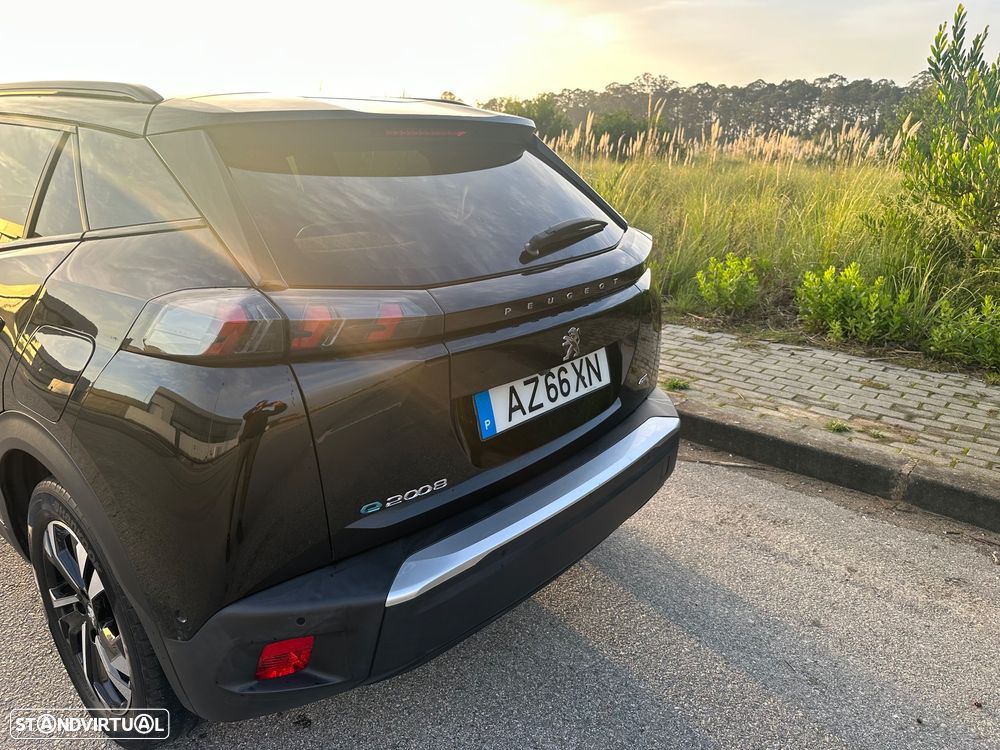 Peugeot e-2008 50 kWh GT - 6
