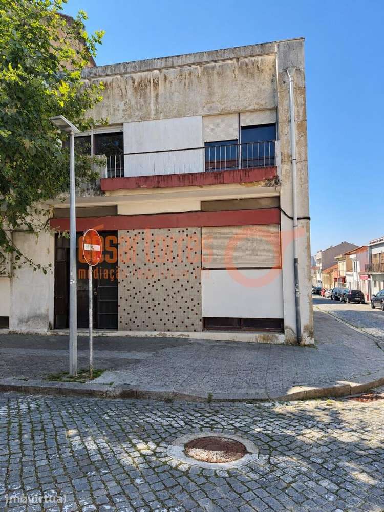 Espinho | Moradia de gaveto com 3 frentes, junto à praia - Grande imagem: 3/10