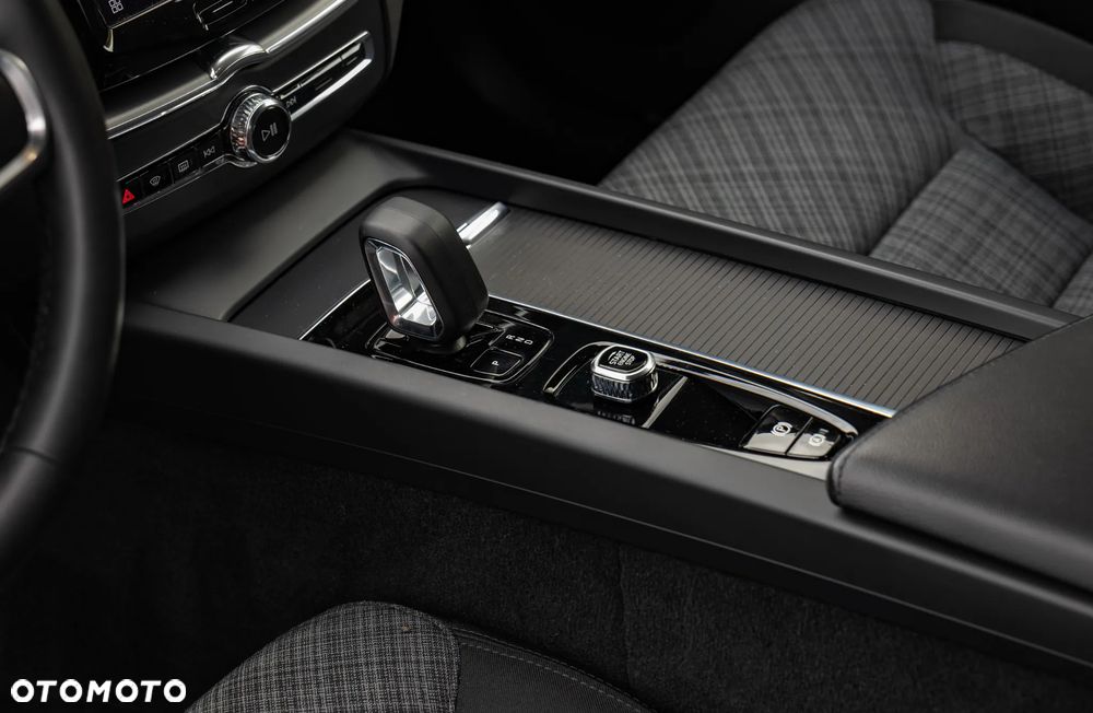 Volvo XC 60 B4 D AWD Core - 19