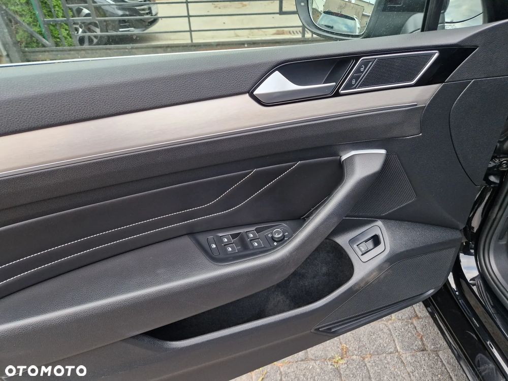 Volkswagen Passat Variant 2.0 TDI SCR DSG BlueMotion Highline - 12