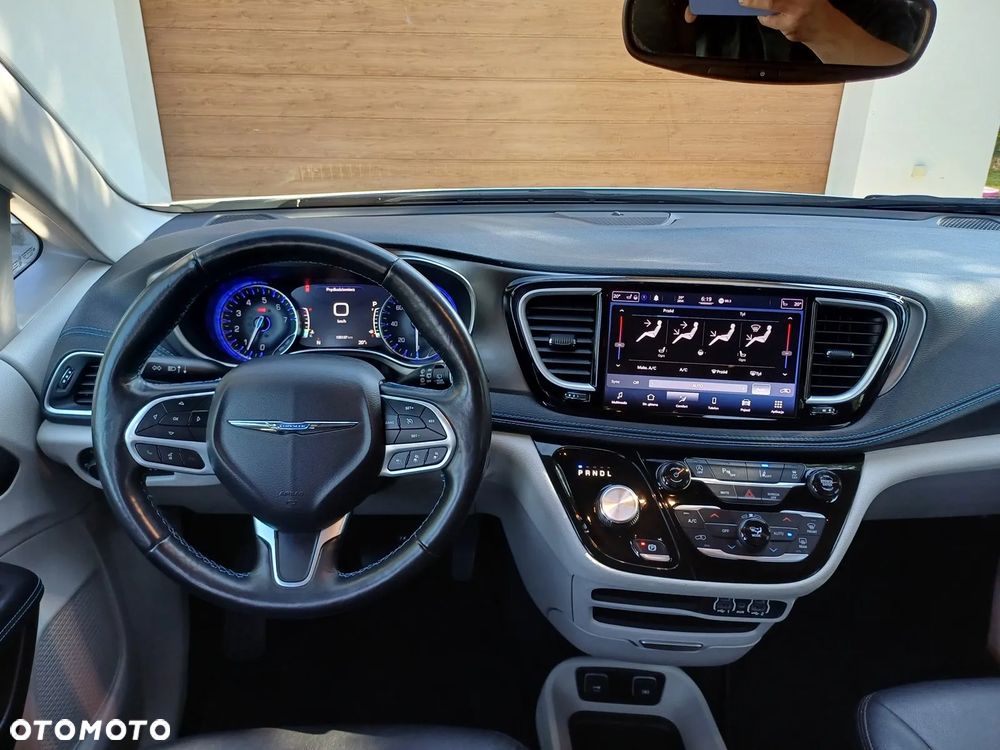 Chrysler Pacifica - 10