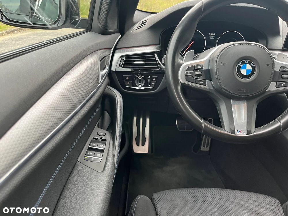BMW Seria 5 520d M Sport - 11