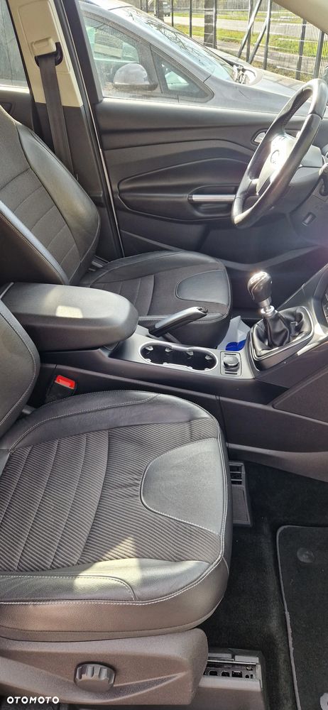 Ford Kuga 2.0 TDCi 2x4 Titanium - 9