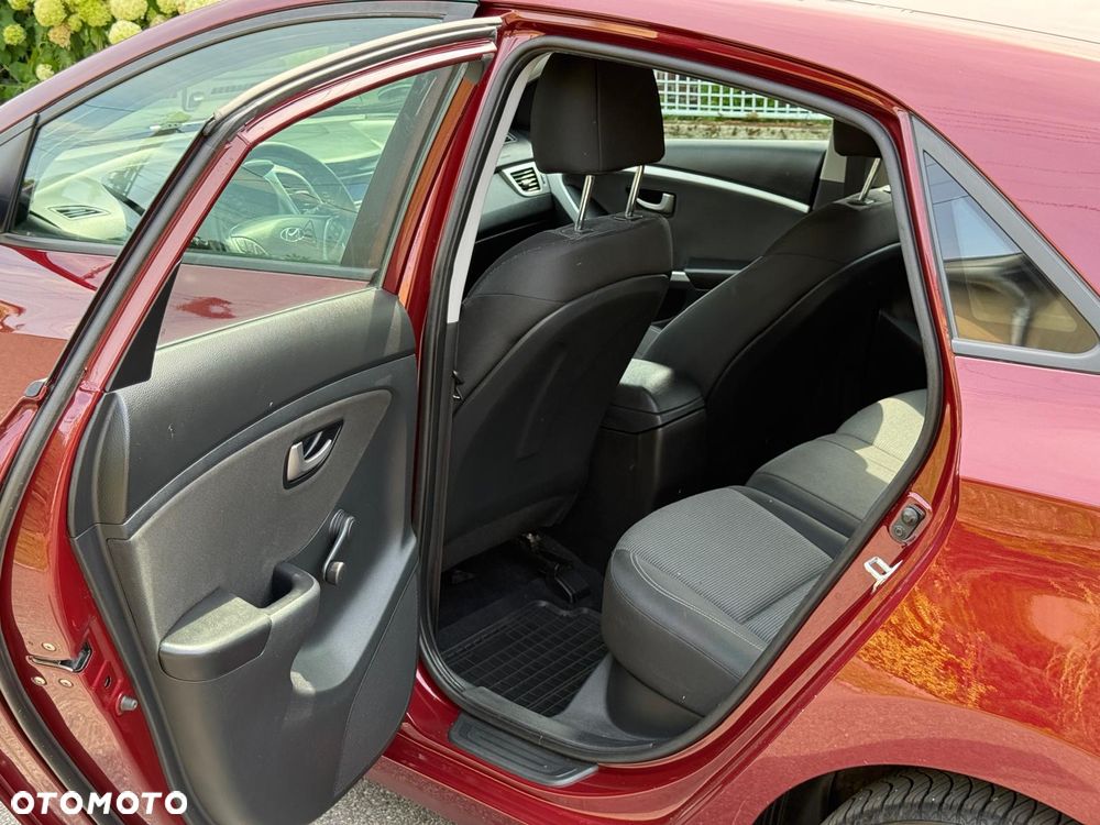 Hyundai i30 blue 1.6 CRDi Style - 18