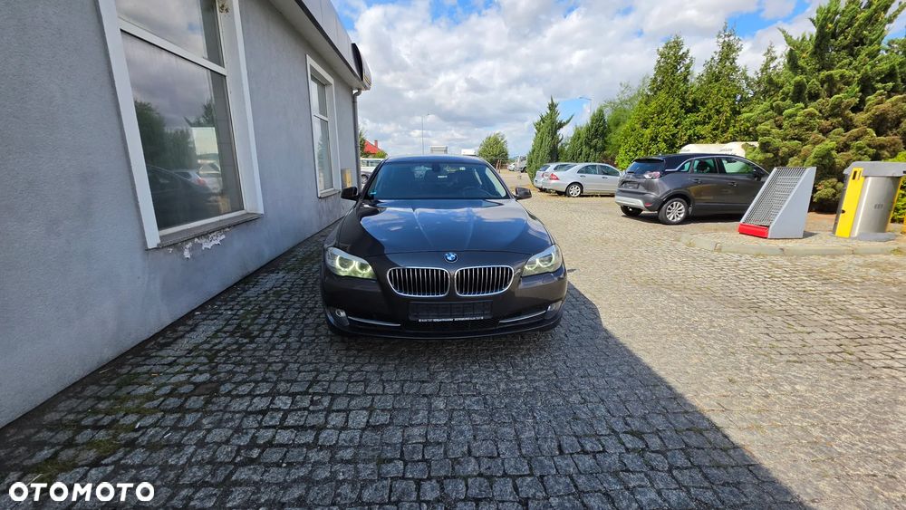 BMW Seria 5 528i Sport-Aut Luxury Line - 2