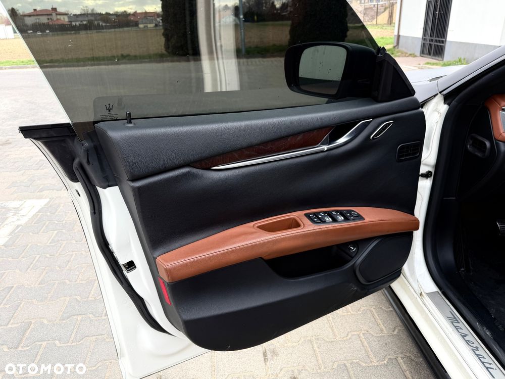 Maserati Ghibli S - 10