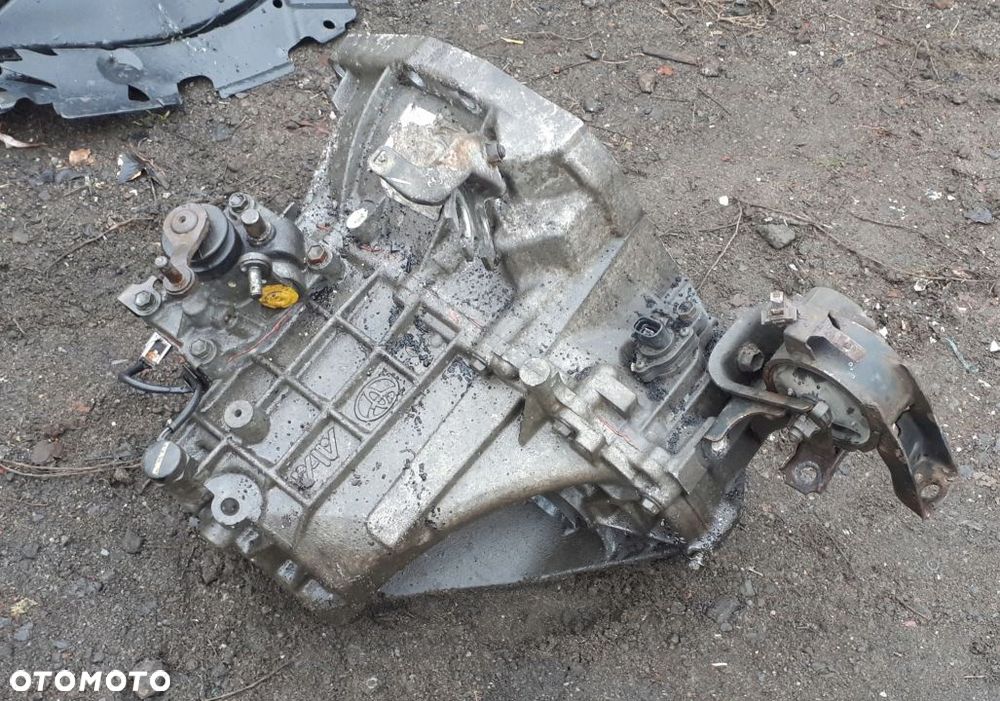 TOYOTA YARIS I 1,0 części Skrzynia lampy błotnik szyby99-05 - 7