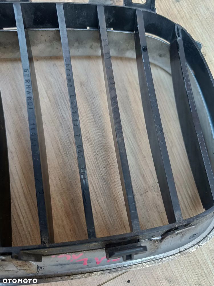 BMW E60 E61 NERKA ZDERZAKA MASKI CHROM LEWA ATRAPA GRIL ORYGINAŁ 7065701 - 7