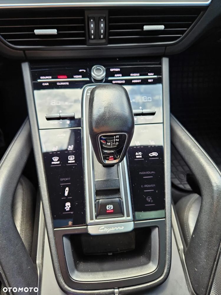 Porsche Cayenne - 34