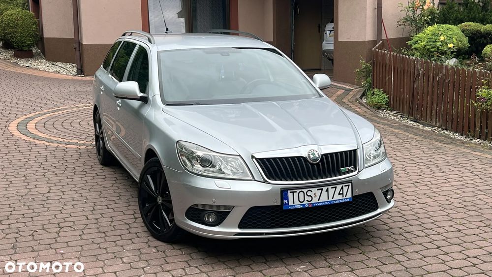 Skoda Octavia Combi 2.0 TSI DSG RS - 10