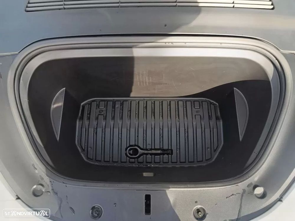 Tesla Model Y Long Range Dual Motor AWD - 19