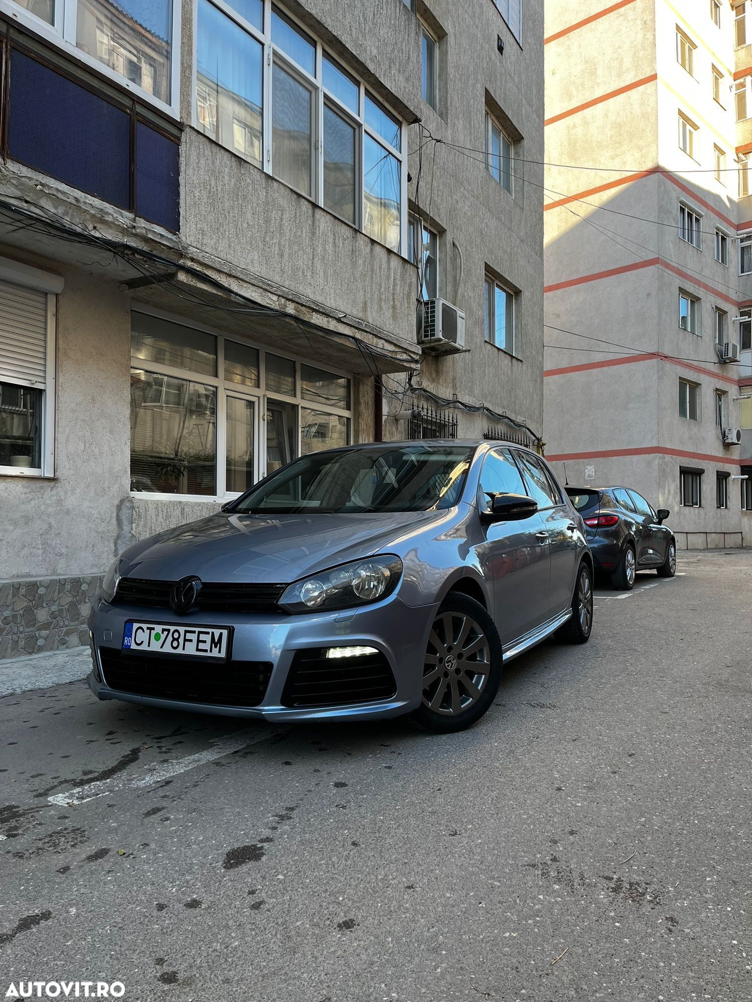 Volkswagen Golf 2.0 TDI Highline - 1
