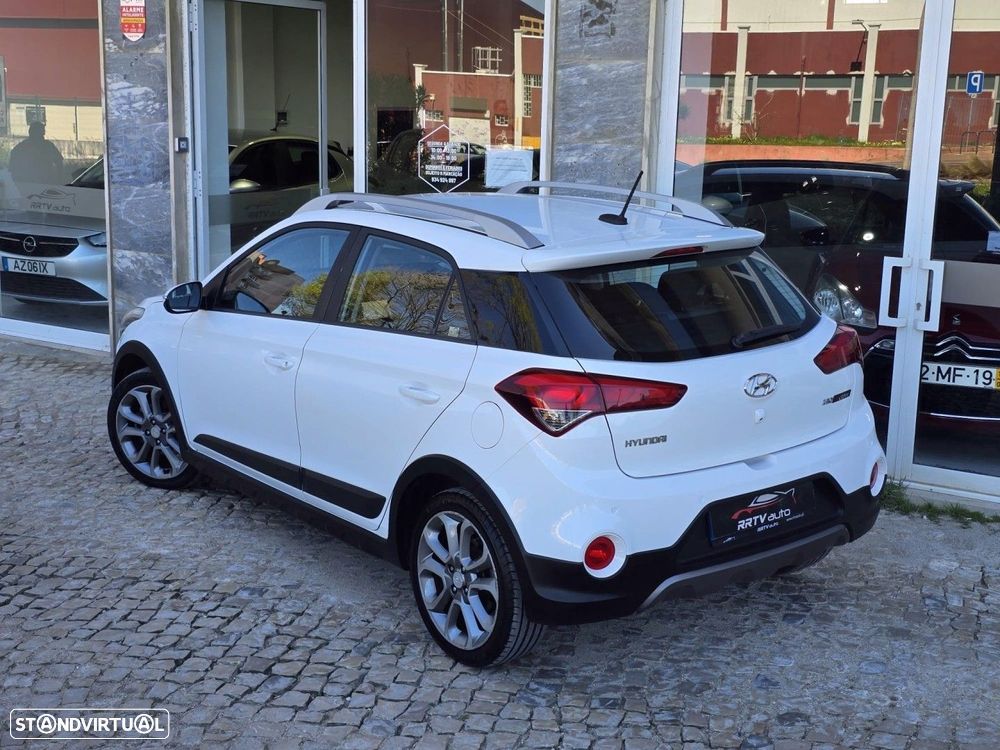 Hyundai i20 Active 1.4 CRDi Comfort Navi - 2
