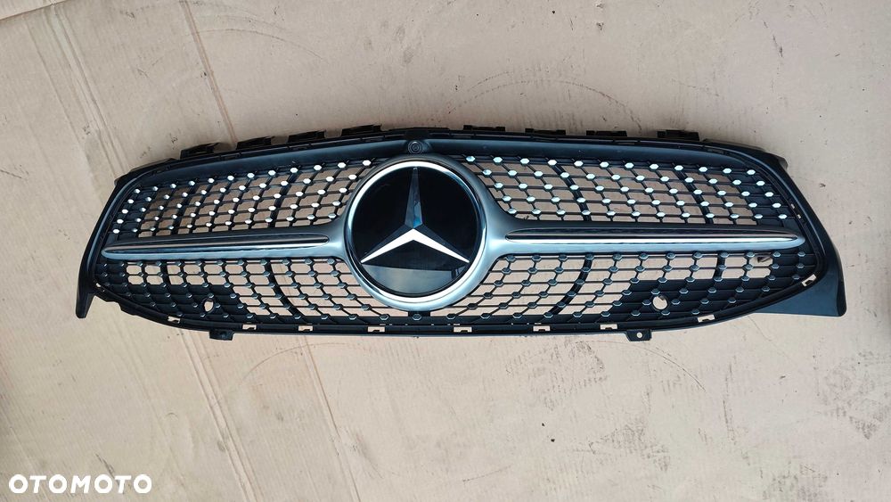 Grill Atrapa Mercedes CLA A118 Kamera PDC - 1