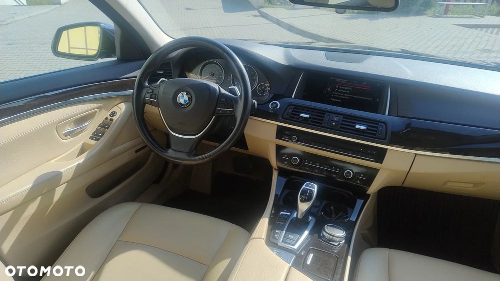 BMW Seria 5 528i xDrive Luxury Line - 28