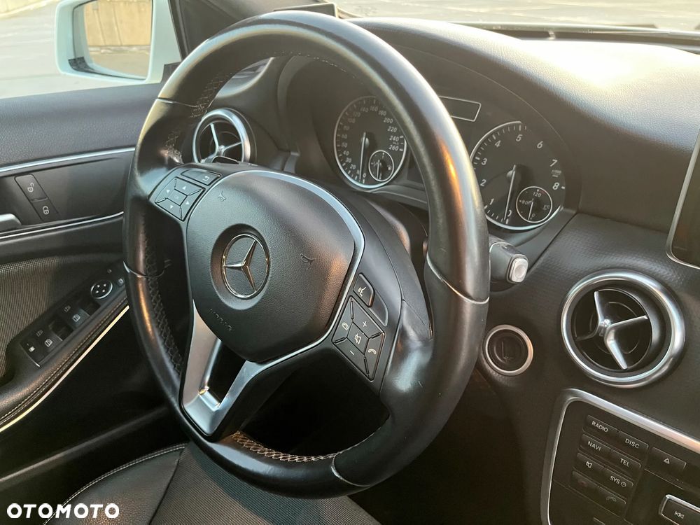Mercedes-Benz Klasa A 180 7G-DCT Urban - 18