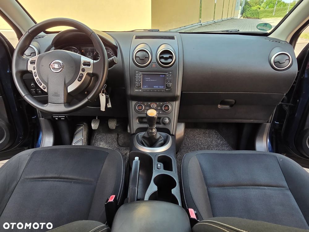 Nissan Qashqai 2.0 dCi DPF lounge - 24